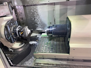 Fräsmaschine Makino DA 300 + Erowa Robot-3