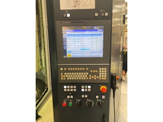 Fräsmaschine Makino DA 300 + Erowa Robot-5